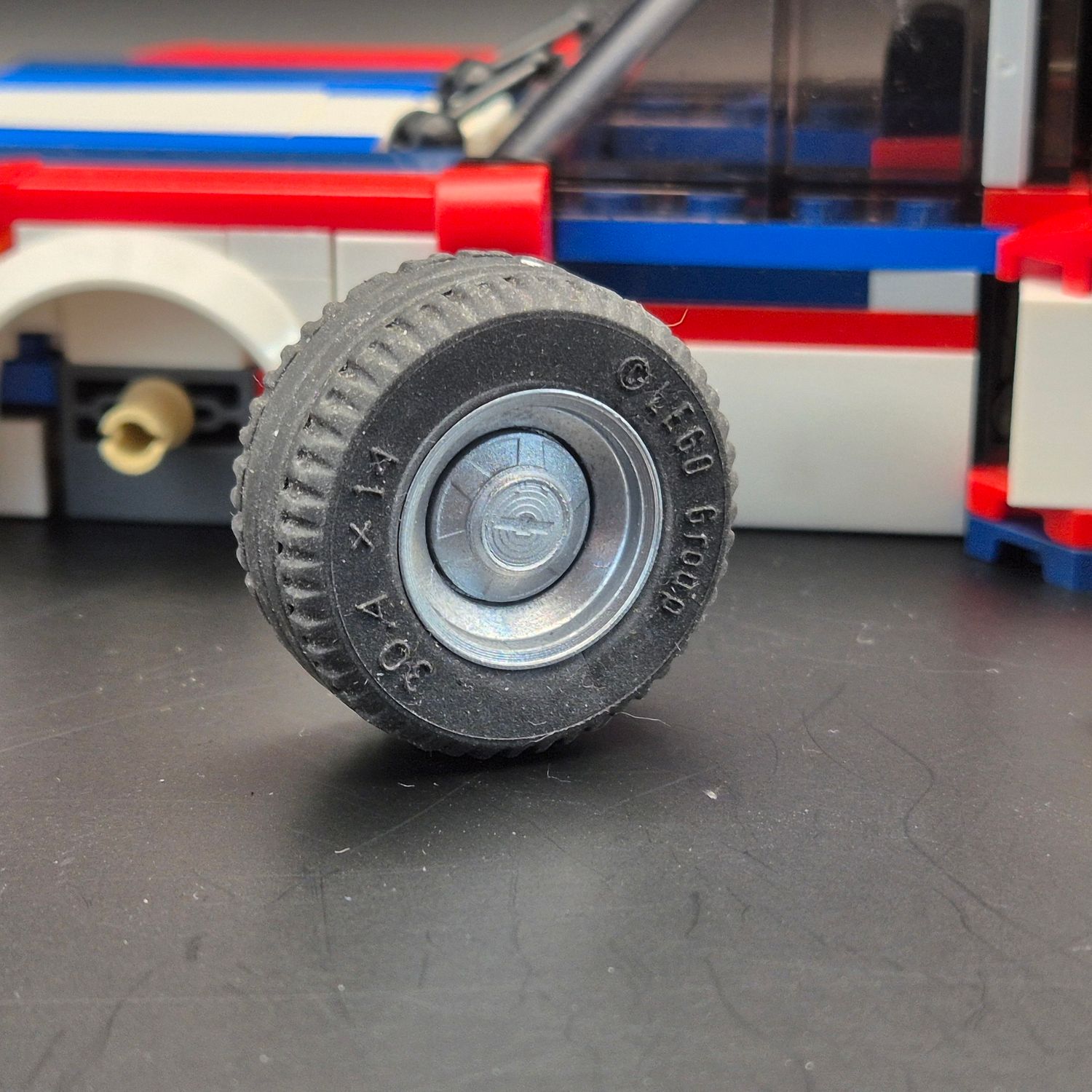 1x Chevrolet 4x4 rim (in 2 parts) 18x14