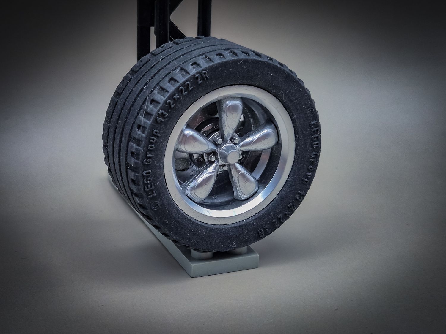 4 x hubcaps  muscle car    (POUR 30X20 )