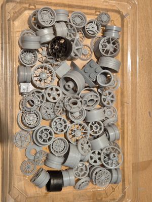 Lot of rims with defects (random contents)