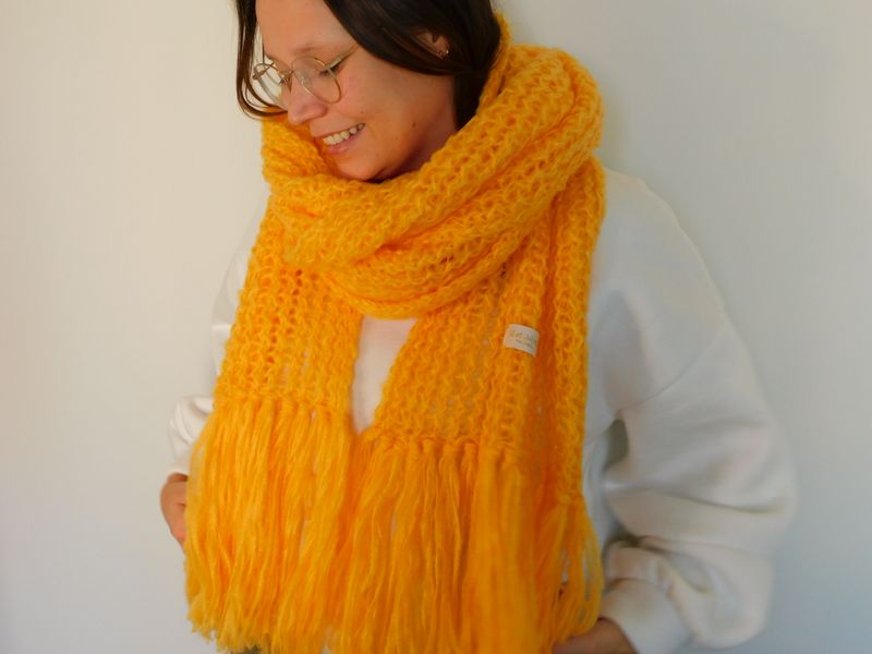 Clara sjaal - zonnebloemgeel