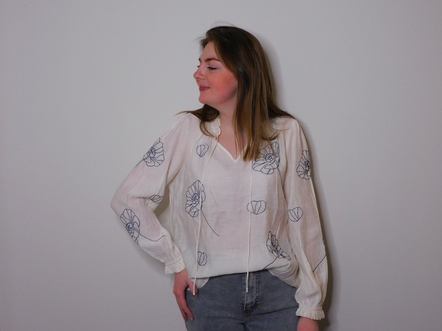 Suzanne blouse - ecru met blauwe bloemen