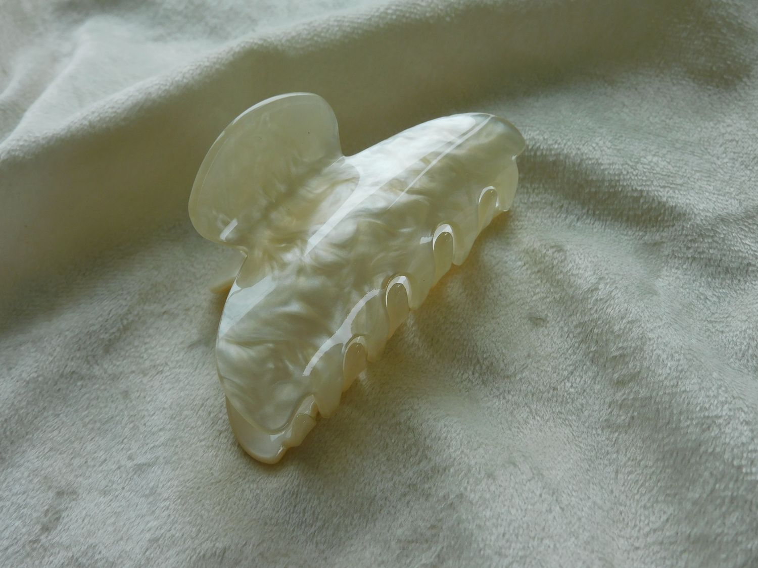 White marble haarspeld