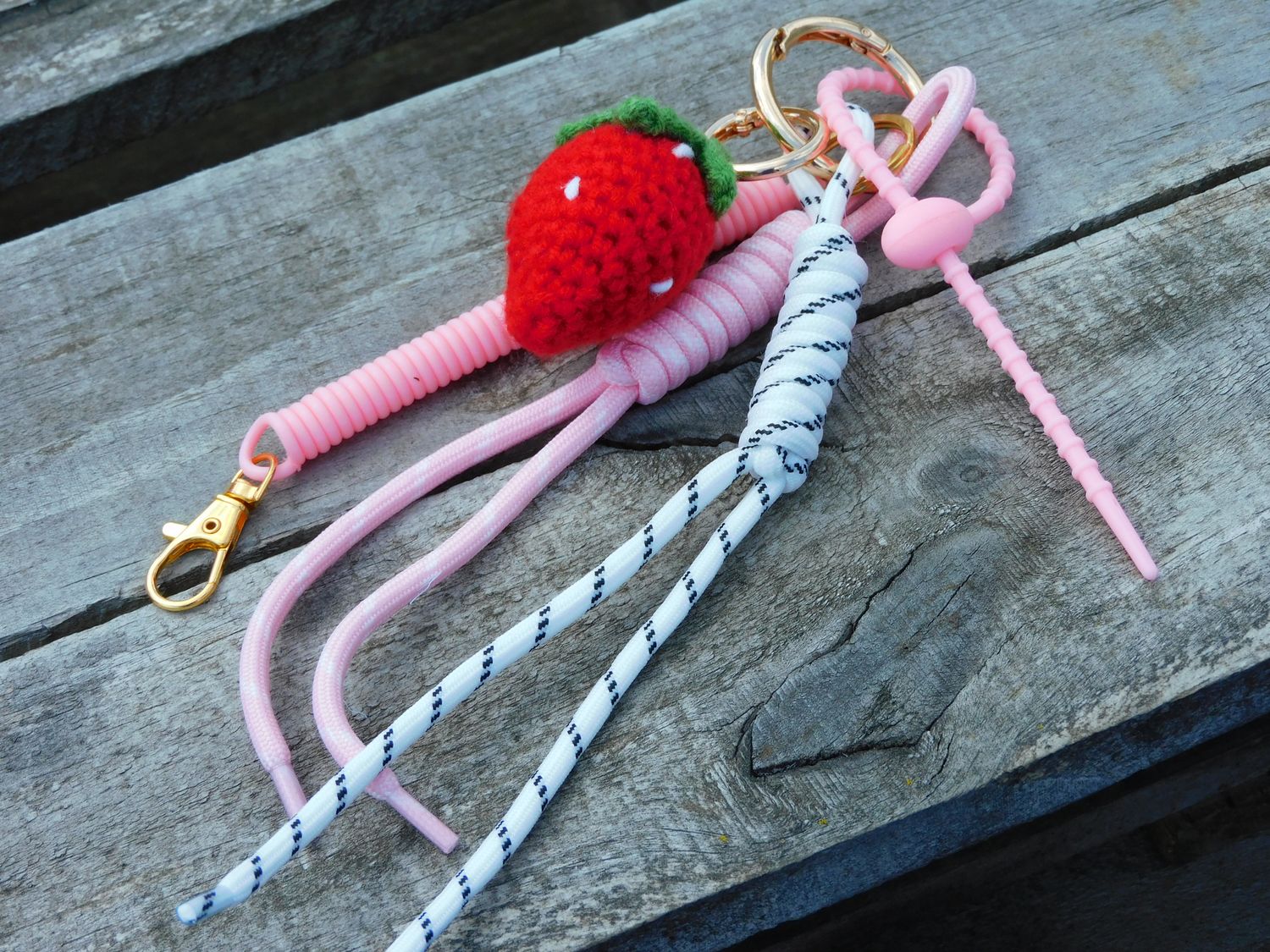 Aardbei bag charm - roze