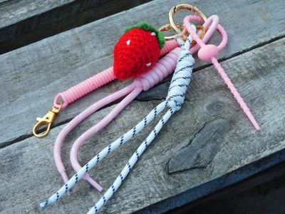 Aardbei bag charm - roze
