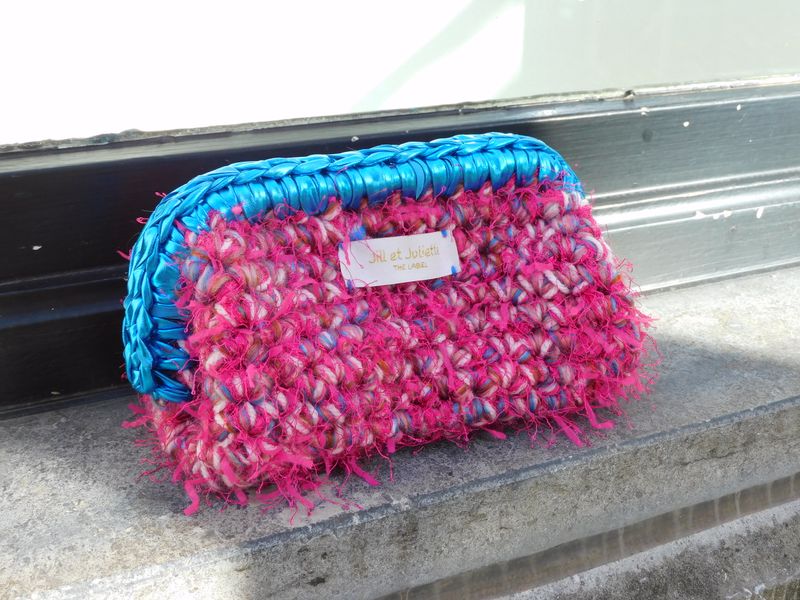 Recycled Ruby Metallic tas - fuchsia &amp; blauw - small