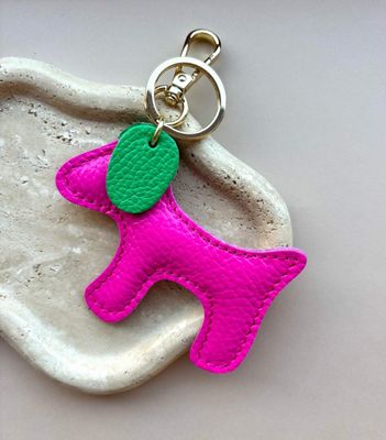 Hondje bag charm - fuchsia &amp; groen