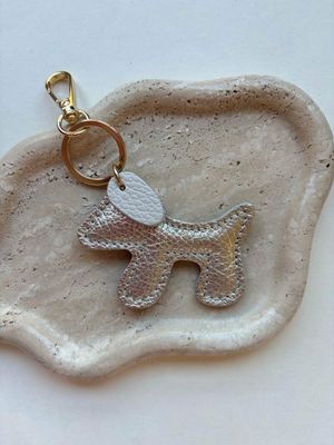 MINI hondje bag charm - goud &amp; ecru