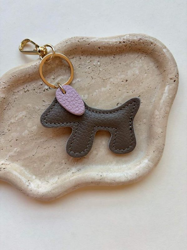 MINI hondje bag charm - taupe &amp; lichtroze