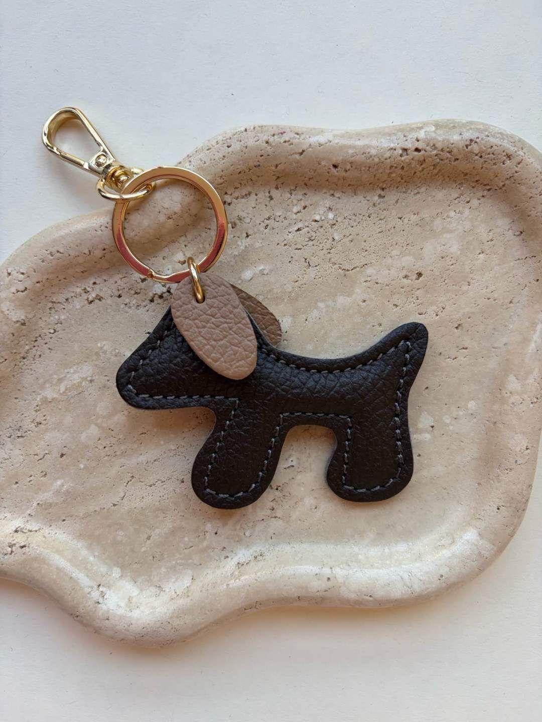 MINI hondje bag charm - donkerbruin &amp; beige