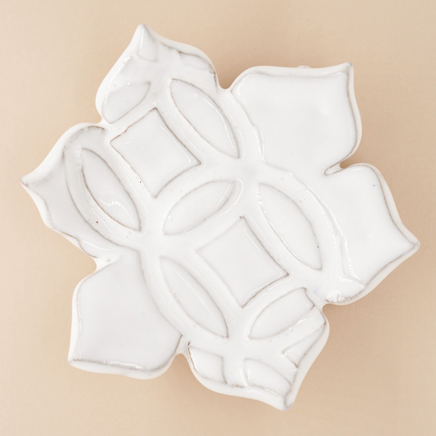 BiG Lotus Dish Collections, Attribute: Snow