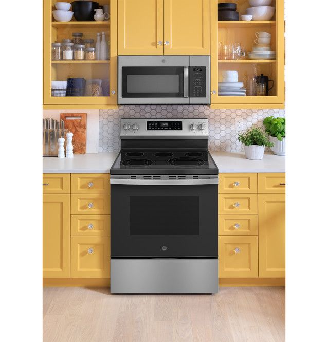 GE ® 30&quot; Free-Standing Electric Convection Range with No Preheat Air Fry and EasyWashâ„¢ Oven Tray GRF600AVSS