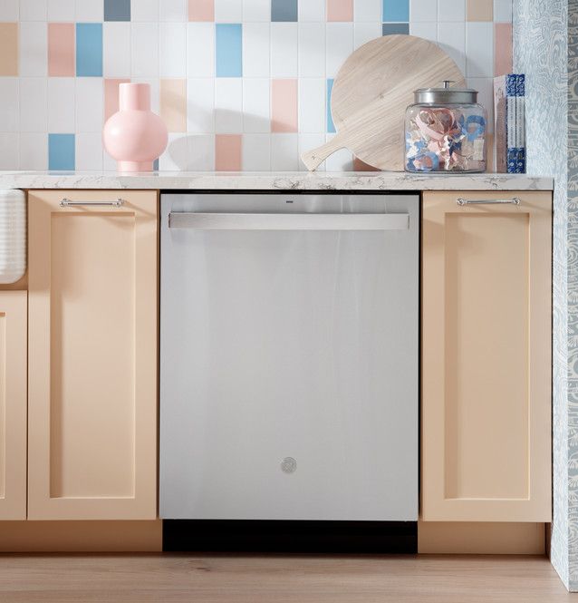 GE Fingerprint Resistant Top Control with Stainless Steel  GDT650SYVFSnterior Dishwasher with Sanitize Cycle
