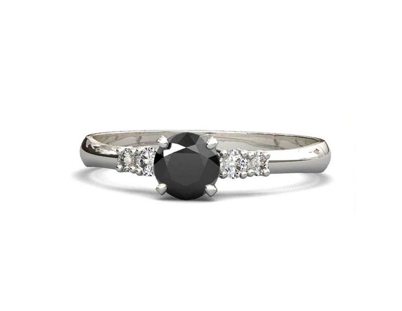 Anillo de compromiso diamante negro