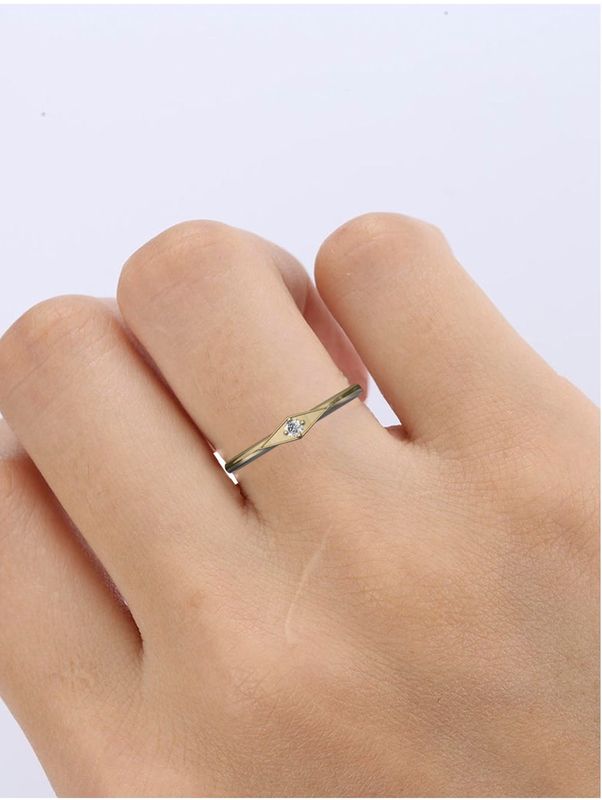 Anillo de promesa moissanita