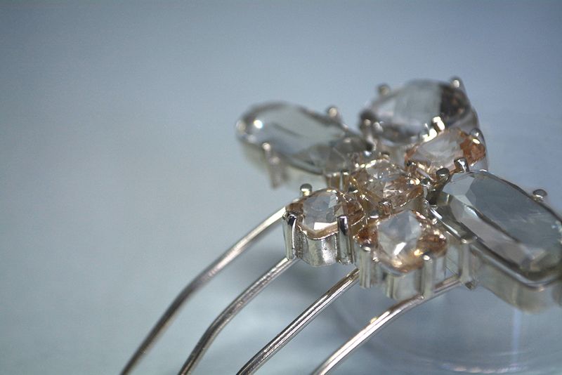 Tocado estilo peineta