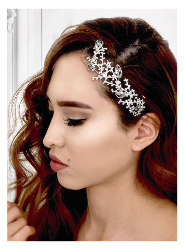 Tocado estilo broche