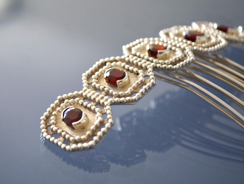 Tocado estilo peineta