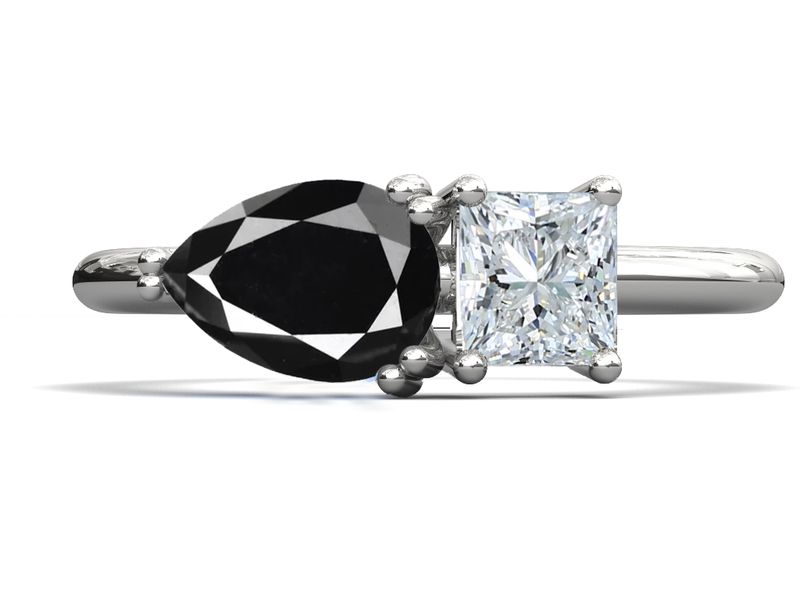 Anillo de compromiso diamante negro y princesa