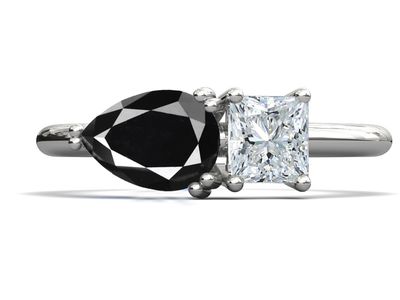 Anillo de compromiso diamante negro y princesa