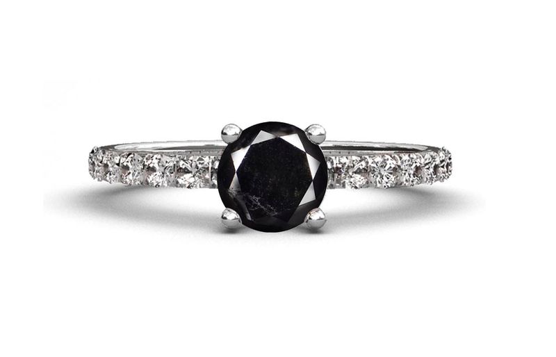 Anillo de compromiso diamante negro