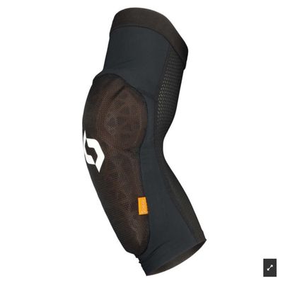 Scott Elbow guards Soldier