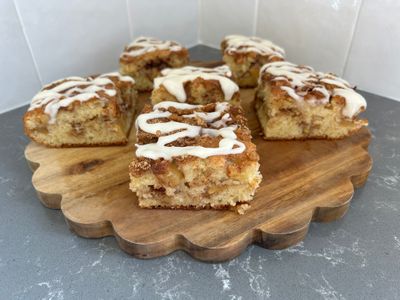 Apple Cinnamon Cake (9 Pieces)
