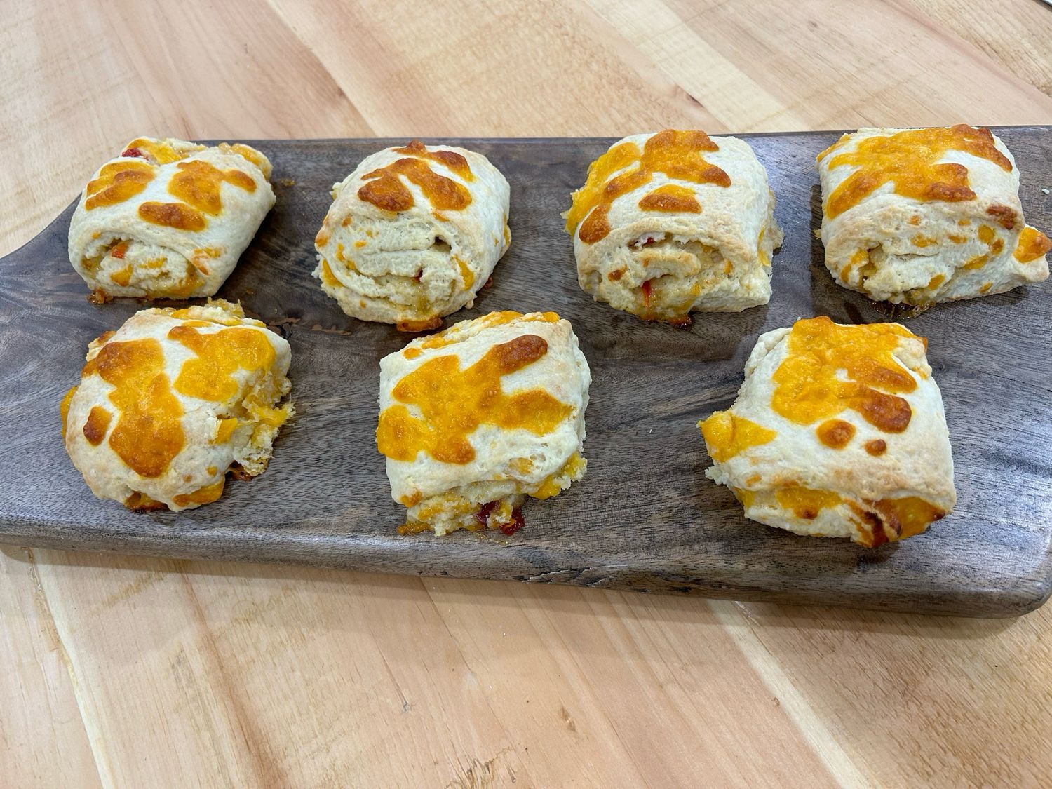 Cheddar Scones With Jalapeño Apricot Jelly (6 Scones)