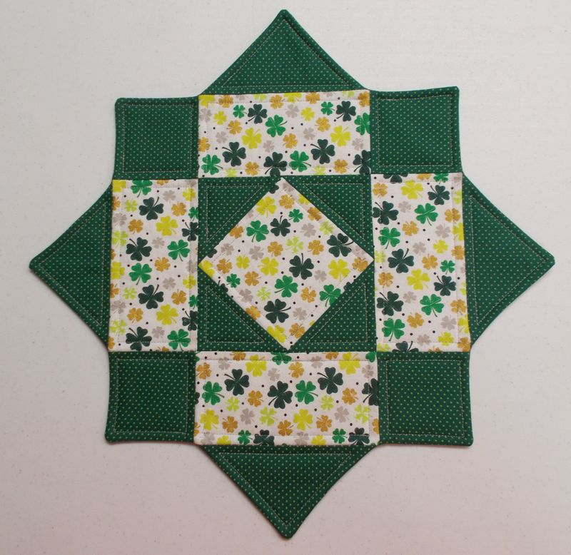 St. Patrick&#39;s Table Centerpiece Mat