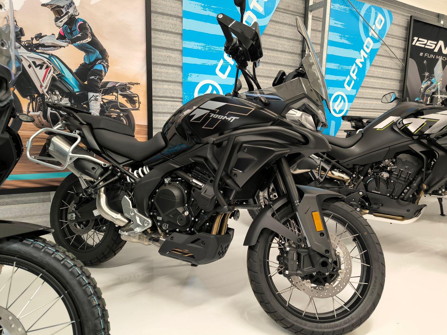CFmoto 700MT