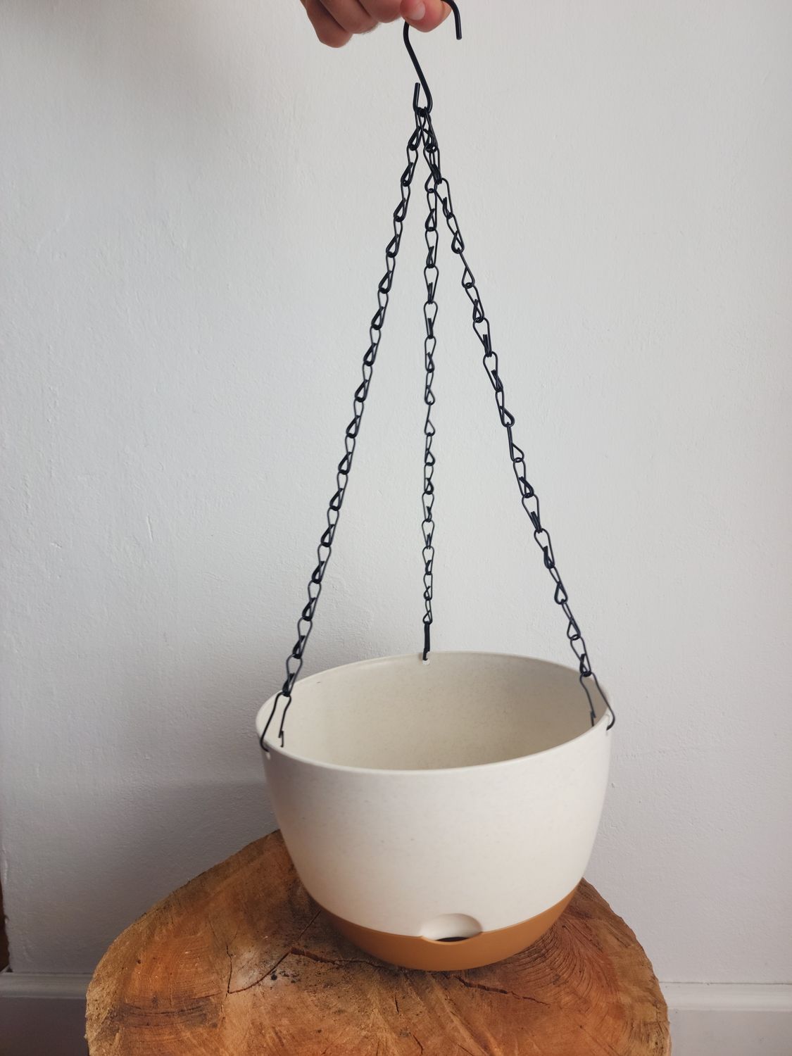Maceta colgante blanca