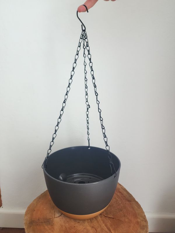 Maceta colgante gris oscuro