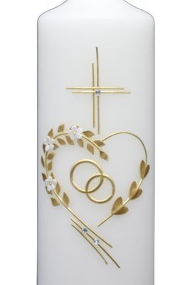 Weiße Hochzeitskerze mit Herz aus goldenen Blättern, Blüten und Eheringen-Nahaufnahme