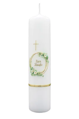 Weiße Taufkerze mit goldenem Kreuz und Eukalyptuskranz – handverziert mit Blättern und Blüten zur Taufe