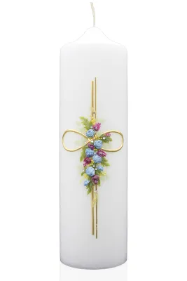 Hochzeitskerze „Blütenkreuz & Goldschleife“ Weiße Hochzeitskerze mit Blütenkreuz in Blau-Violett und goldener Schleife