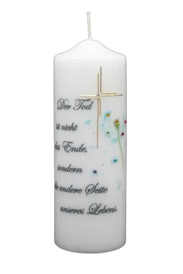 Trauerkerze „Der Tod ist nicht das Ende“ mit Pusteblume & Kreuz Trauerkerze mit Pusteblume und goldenem Kreuz, Spruch „Der Tod ist nicht das Ende“ – handverziert & gedruckt von Designer-Ker