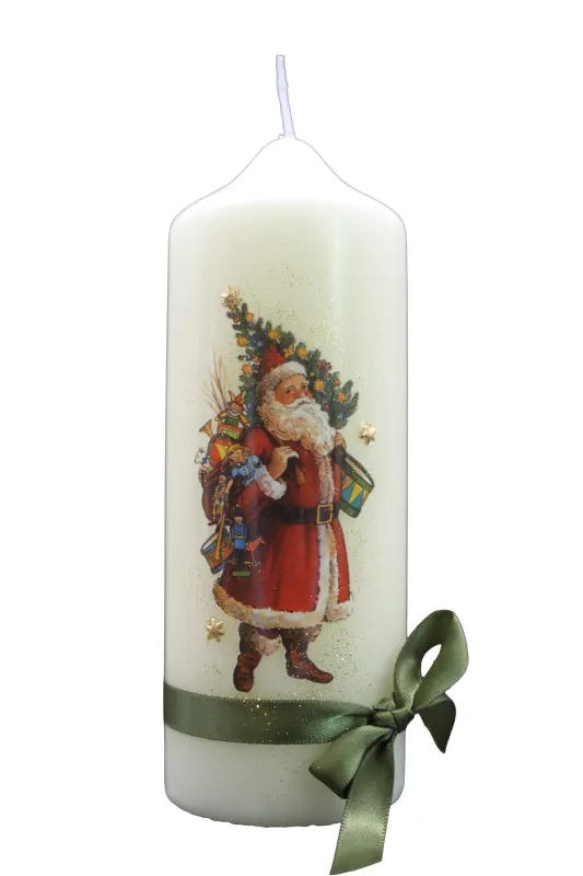 Weihnachtskerze mit Weihnachtsmann-Motiv, grünem Band & Glitzer – handverziert von Designer-Kerzen.de