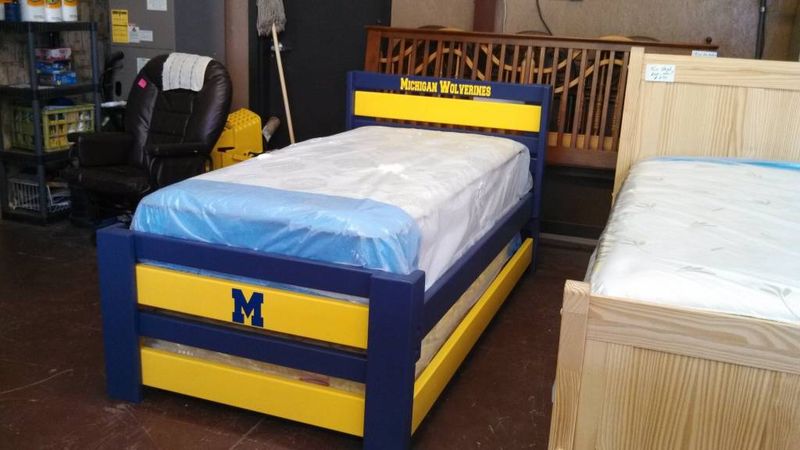 Plank W/ Trundle Style Bed