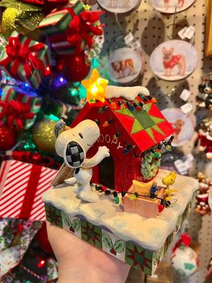 Snoopy Lit Doghouse