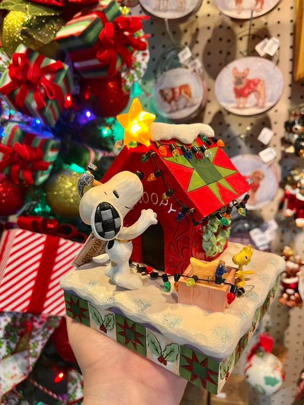 Snoopy Lit Doghouse