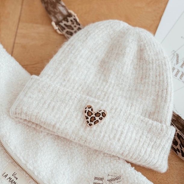 Bonnet BEIGE coeur brodé léopard