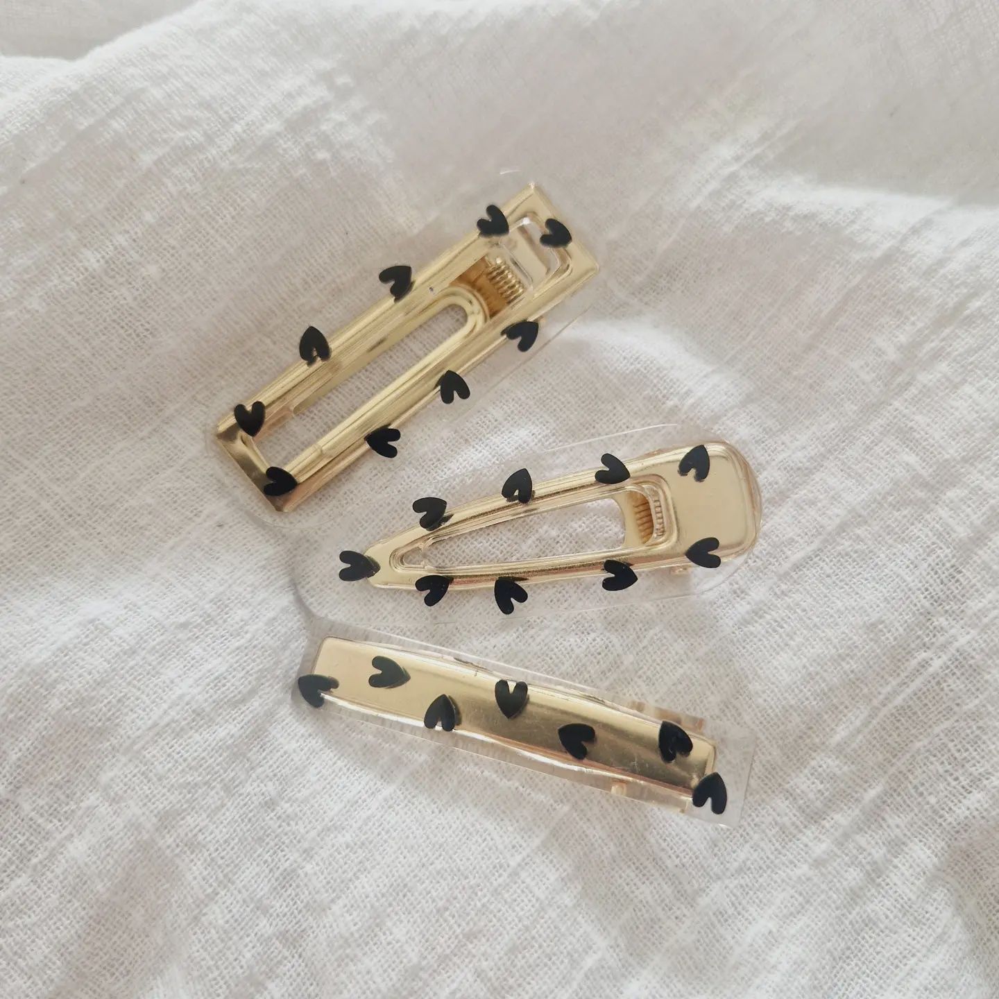 Barrette résine coeurs noirs/feuilles or