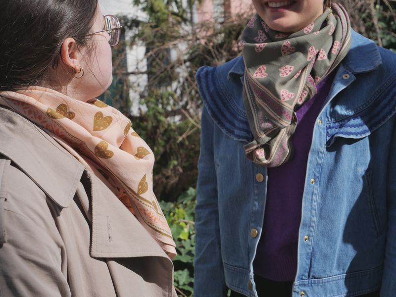 Écharpe à imprimé cœur « Coeur Sauvage » rose