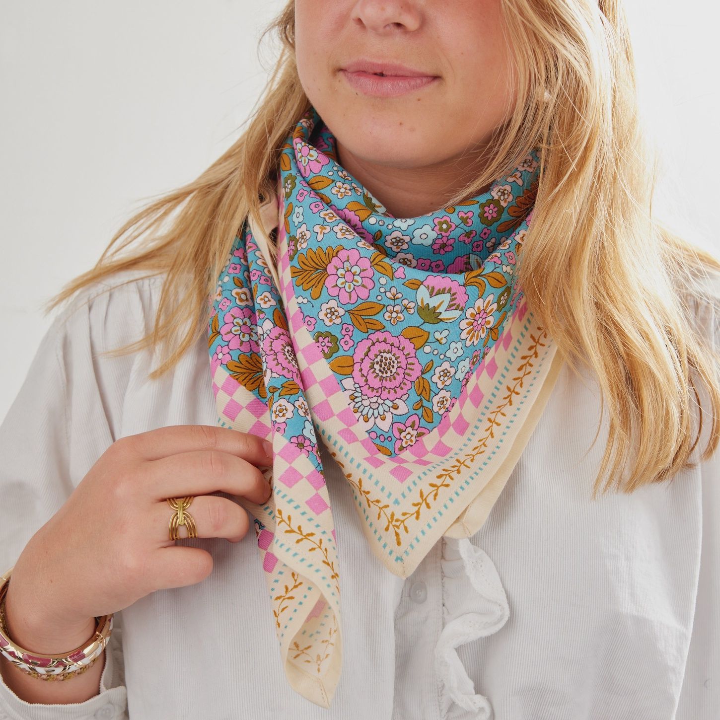 Écharpe imprimée de fleurs indiennes Amaia Turquoise