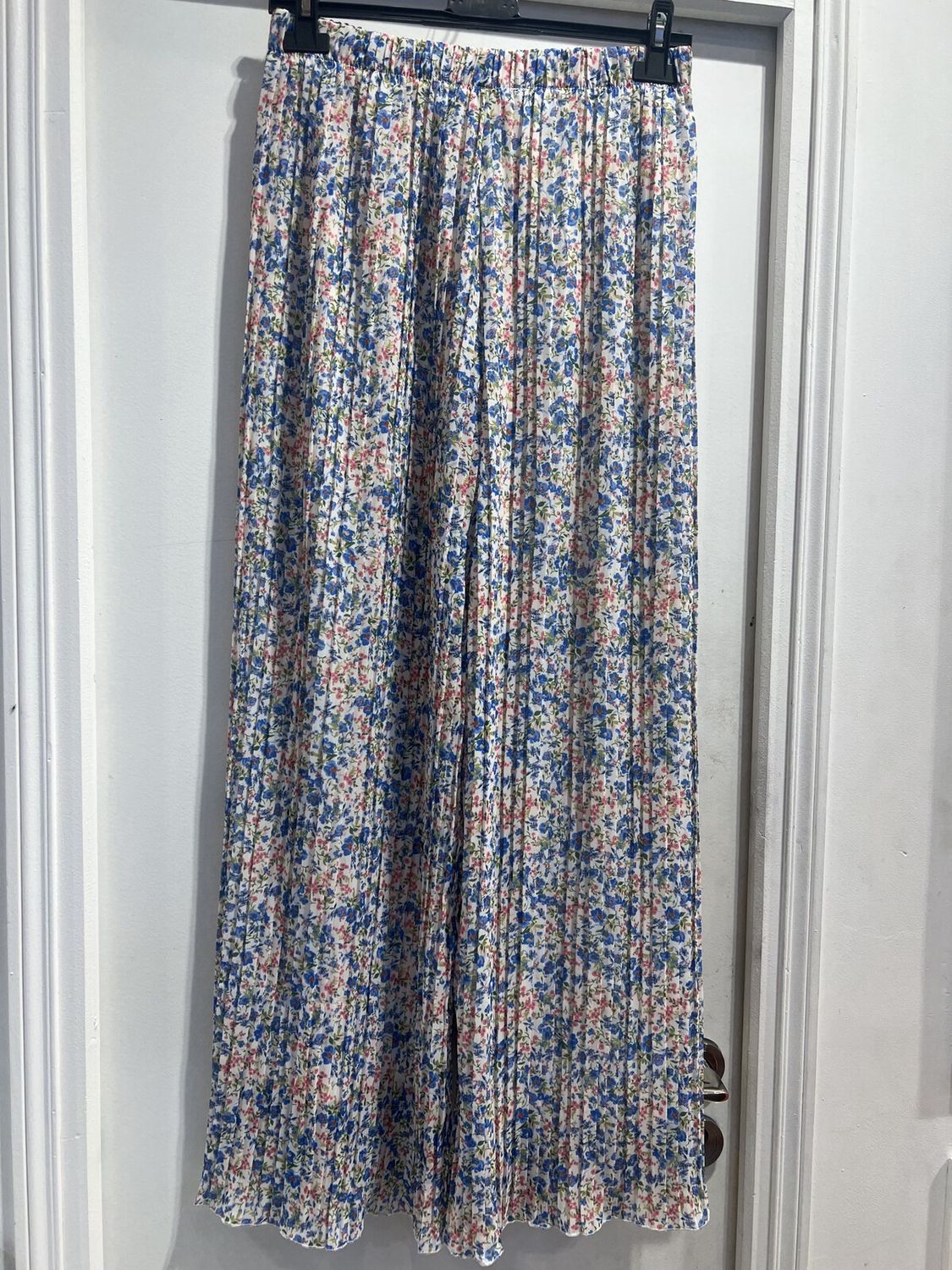 Pantalon large plissé fluide, imprimé floral bleu