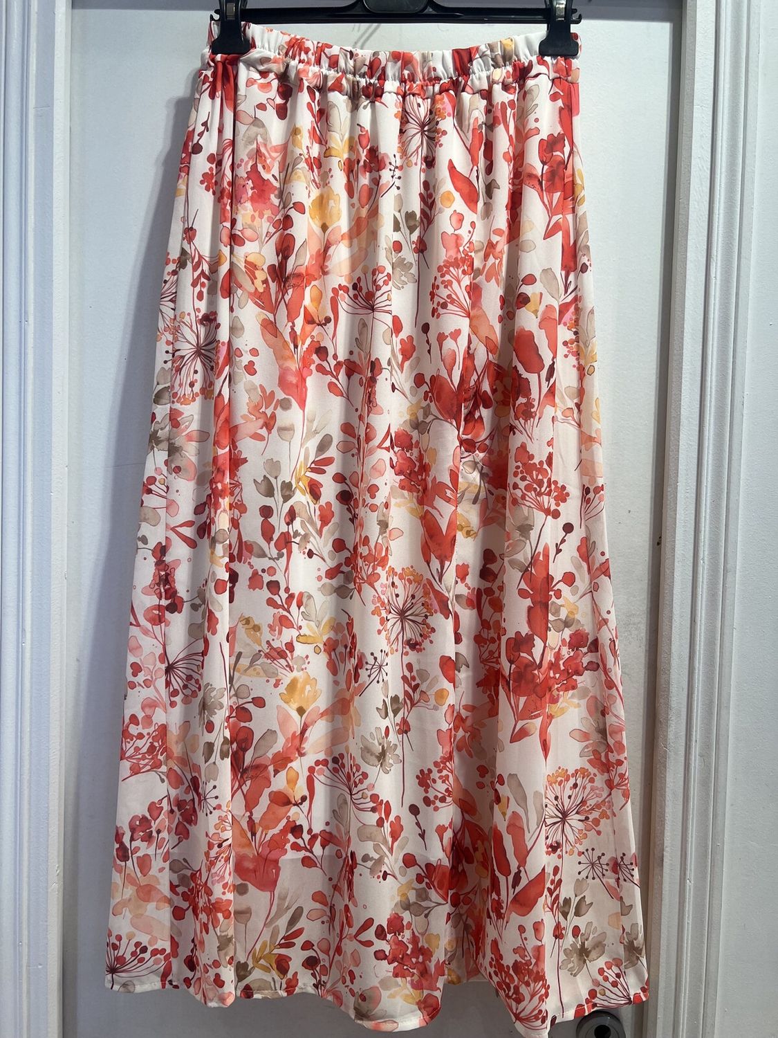 Jupe longue fluide à fente, imprime floral, rouge corail