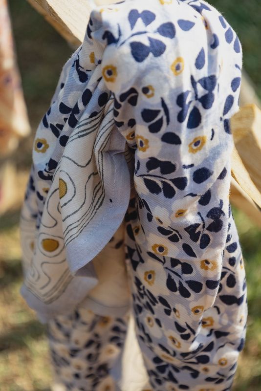 Foulard flower seventies - Mon grand indispensable blue
