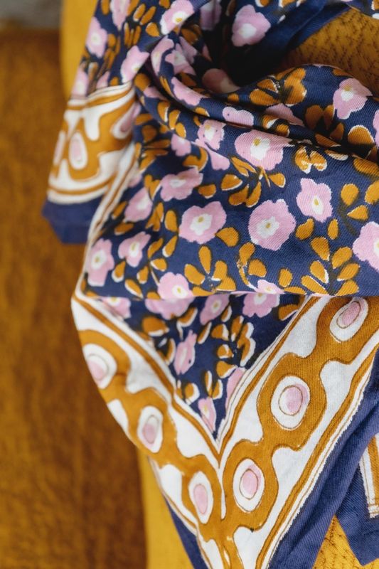 Foulard flower seventies - Mon grand indispensable navy