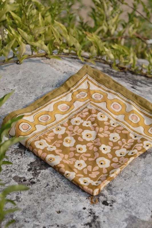 Foulard flower seventies - Mon petit indispensable kaki