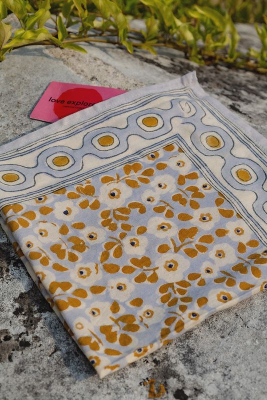 Foulard flower seventies -Mon petit indispensable light blue