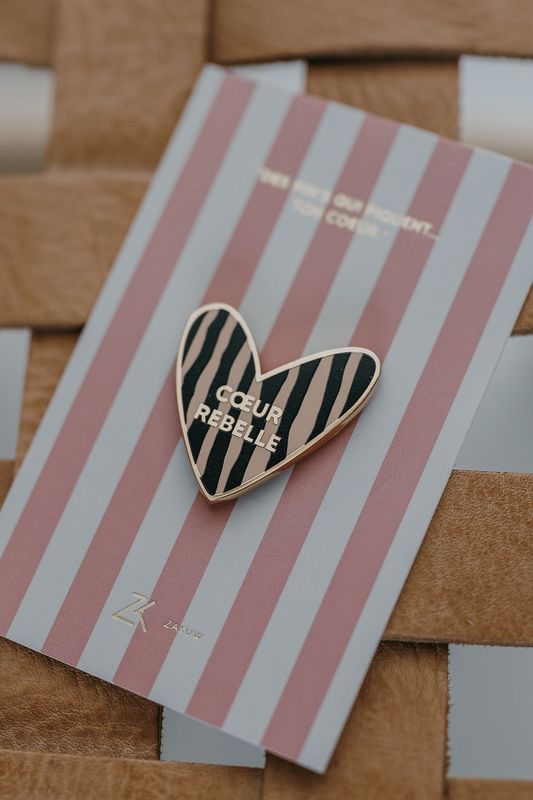 Pin's coeur - Rebelle